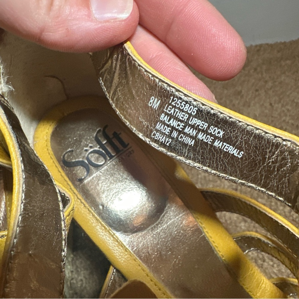 Sofft Women’s Wedge Heels  Zip Yellow Sandal Size 8M Leather - Picture 6 of 12